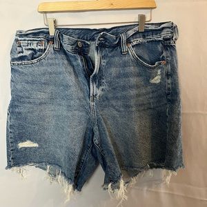 Gap 8” Loose Bermuda Midrise Distressed Denim Shorts Size